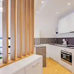 Deluxe Center