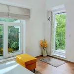 Deluxe Center Apartment